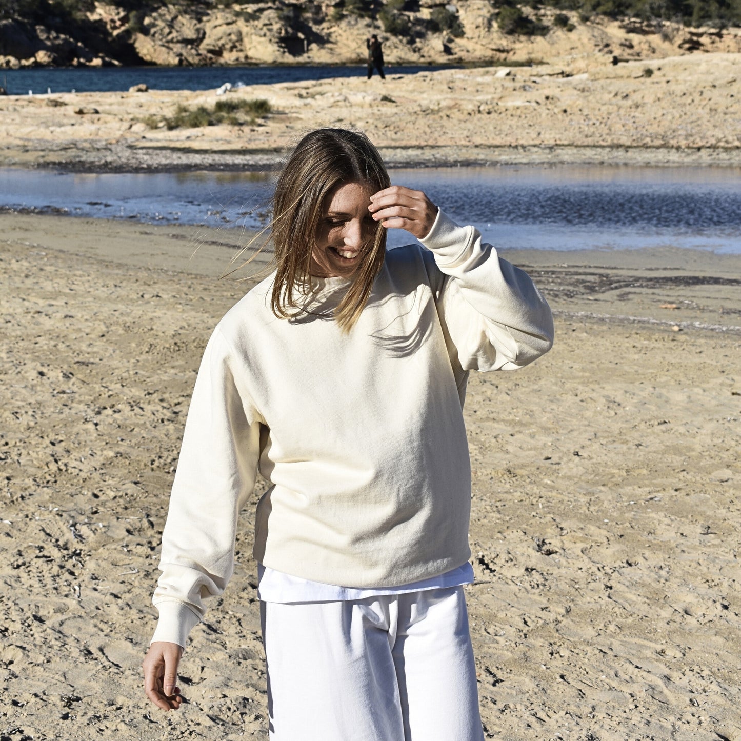 THE SOLSTICES CREWNECK - BRIGHT COTTON & WET SAND